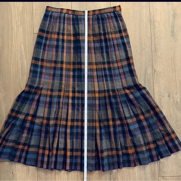 VALENTINO WOOL VINTAGE | Pleated Plaid Wool Skirt Excellent condition - Picture 8 of 8